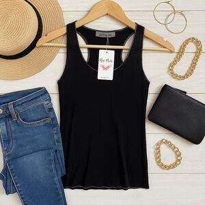 Gigi Moda Black Round Neck Tank Top – One Size